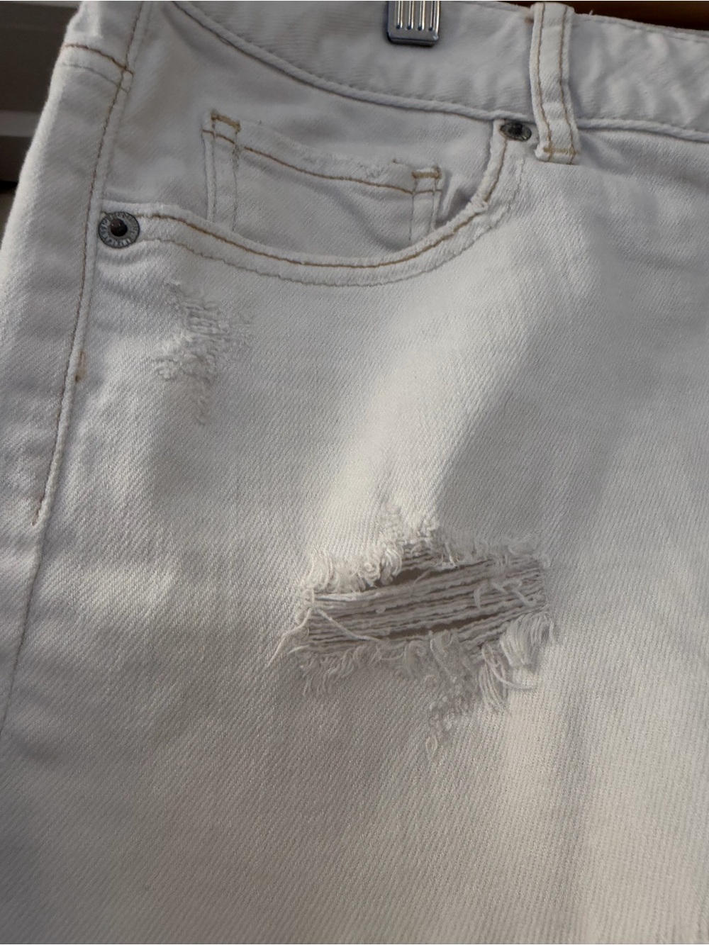 AEO 2011 size 6 White Distressed Denim Micro Mini Skirt - Picture 2 of 7